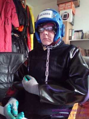 15h im PVC-Gefängnis